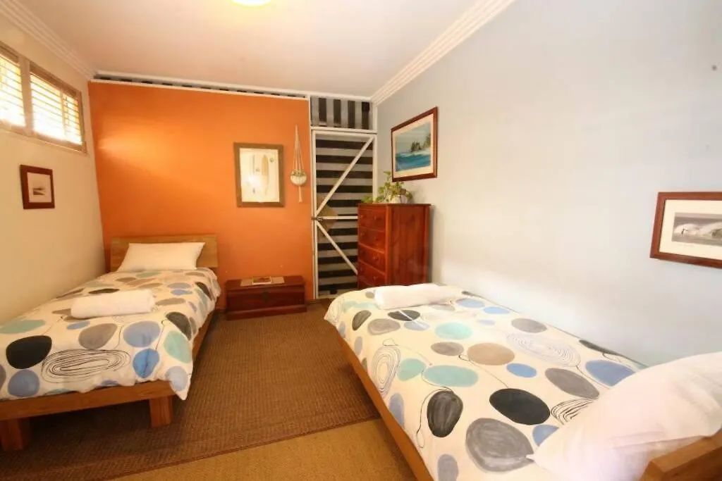 Byron Bay Accom - Byron Break - 4/32 Tennyson St Holiday home Byron Bay